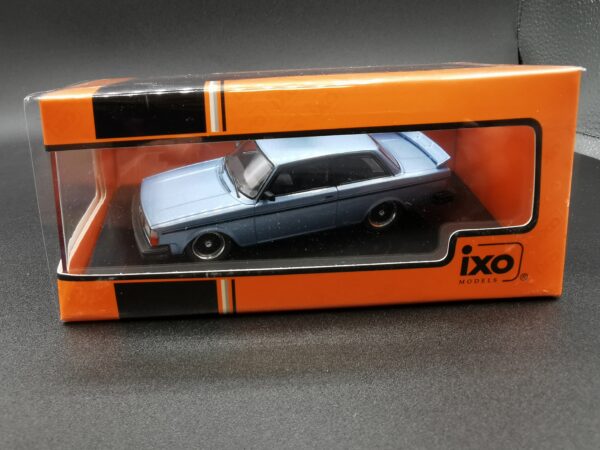 VOLVO 240 TURBO CUSTOM BLEU 1983 IXO 1/43