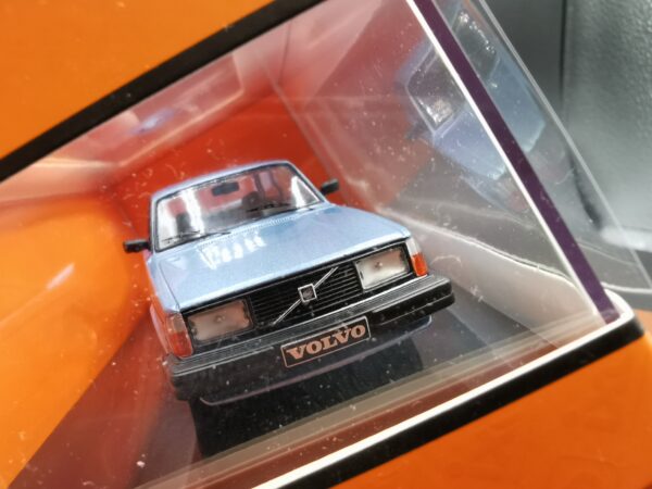 VOLVO 240 TURBO CUSTOM BLEU 1983 IXO 1/43 – Image 3