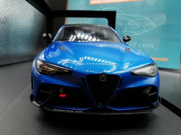 ALFA ROMEO GIULLIA GTA BLUE ANODIZED BLUE 2022 SOLIDO 1/18 EME – Image 5