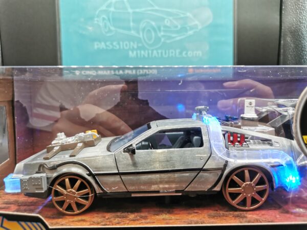DELOREAN RETOUR VERS LE FUTUR III JADA 1/24 EME