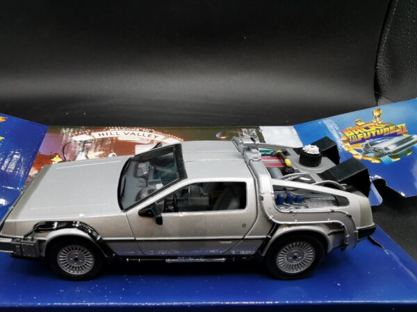 DELOREAN RETOUR VERS LE FUTUR II WELLY 1/24 EME