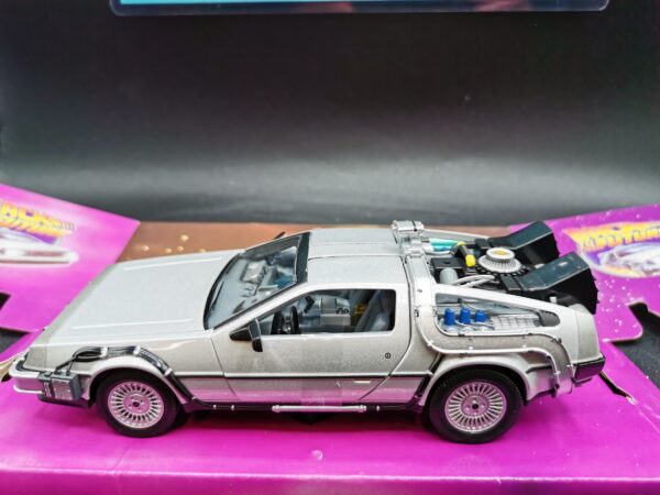DELOREAN RETOUR VERS LE FUTUR I WELLY 1/24 EME