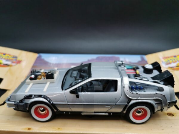 DELOREAN RETOUR VERS LE FUTUR III WELLY 1/24 EME