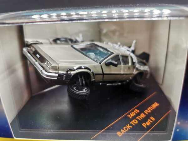 DELOREAN RETOUR VERS LE FUTUR II MODELE VOLANT VITESSE 1/43 EME