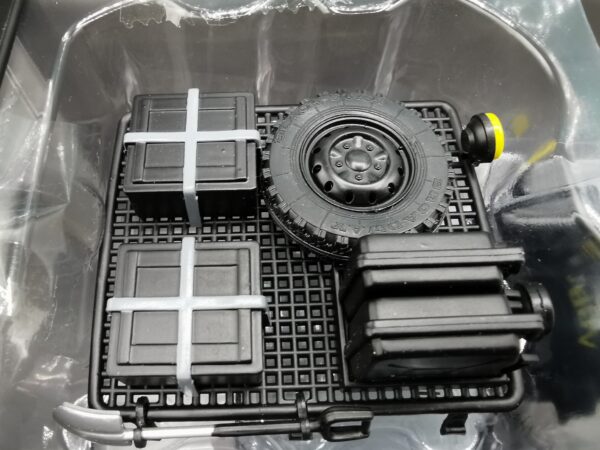 LADA NIVA VLADA 1980 VAGABUND SOLIDO 1/18 EME – Image 5