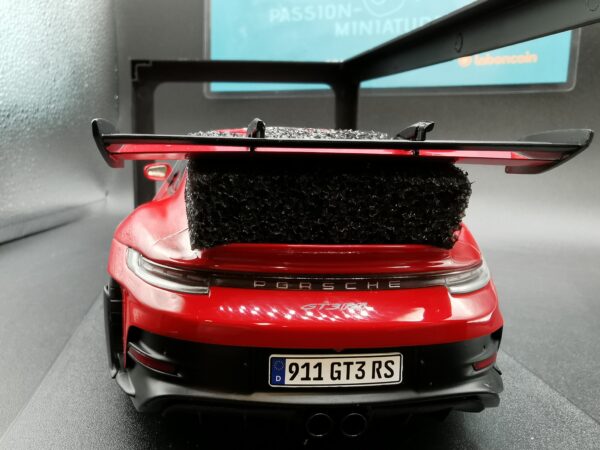 PORSCHE 911 992 GT3 RS GUARD RED SOLIDO 1/18 EME – Image 6