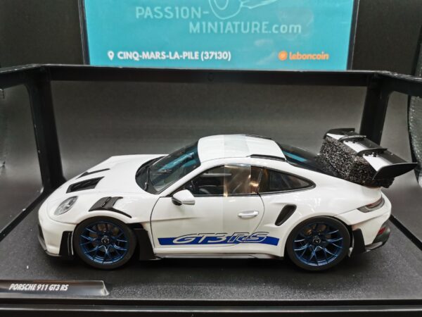 PORSCHE 911 992 GT3 RS WHITE & BLUE 2024 SOLIDO 1/18 EME