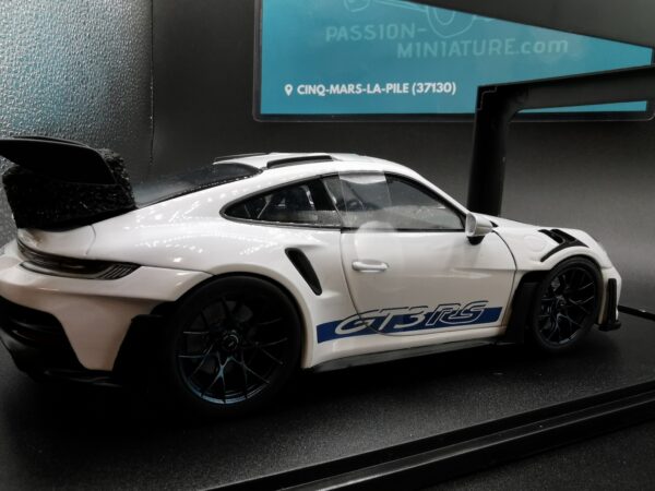 PORSCHE 911 992 GT3 RS WHITE & BLUE 2024 SOLIDO 1/18 EME – Image 7