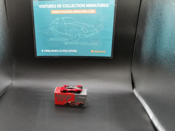 ASTON MARTIN VALKYRIE HYPER RED MINI GT 1/64 EME – Image 2
