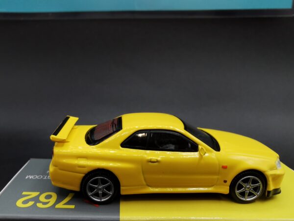 NISSAN SKYLINE GT-R R34 V-SPEC LIGHTING YELLOW MINI GT 1/64 EME – Image 5