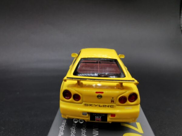 NISSAN SKYLINE GT-R R34 V-SPEC LIGHTING YELLOW MINI GT 1/64 EME – Image 6