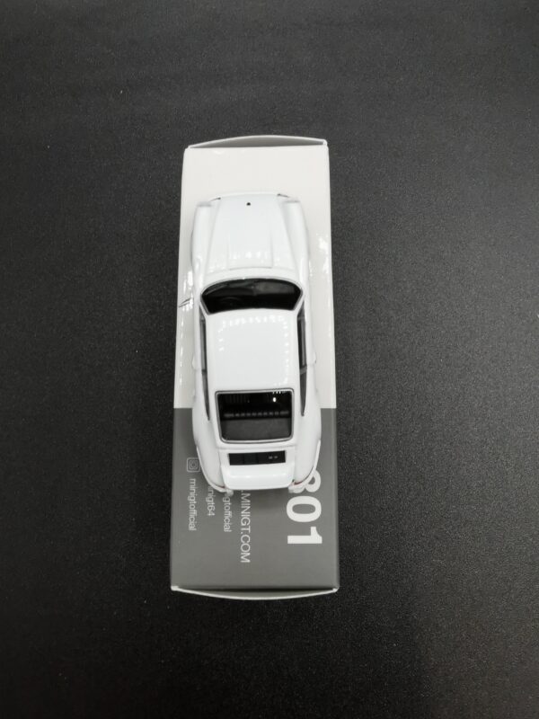 PORSCHE 911 CARRERA RS 2.7 GRAND PRIX WHITE WITH GREEN LIVERY MINI GT 1/64 EME – Image 7