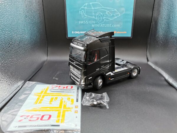 VOLVO FH16 GLOBETROTTER XL BLACK 2022 SOLIDO 1/24 EME