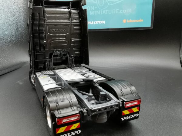 VOLVO FH16 GLOBETROTTER XL BLACK 2022 SOLIDO 1/24 EME – Image 7