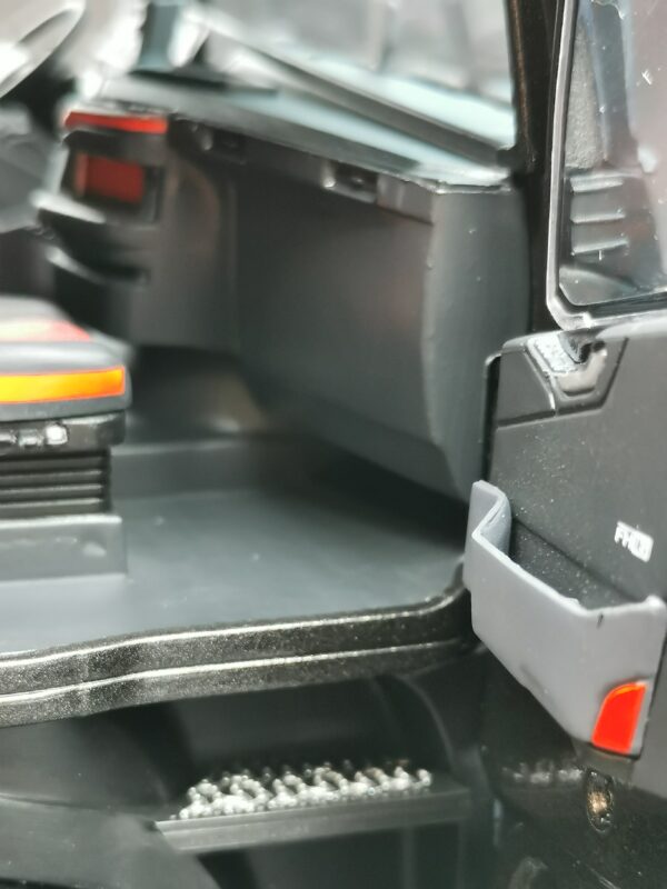 VOLVO FH16 GLOBETROTTER XL BLACK 2022 SOLIDO 1/24 EME – Image 10