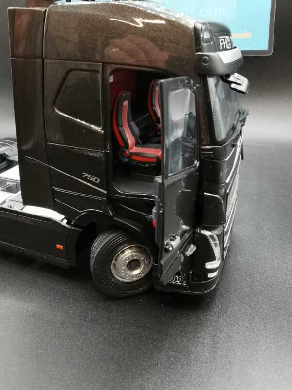 VOLVO FH16 GLOBETROTTER XL BLACK 2022 SOLIDO 1/24 EME – Image 11