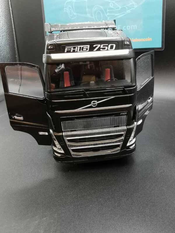 VOLVO FH16 GLOBETROTTER XL BLACK 2022 SOLIDO 1/24 EME – Image 12