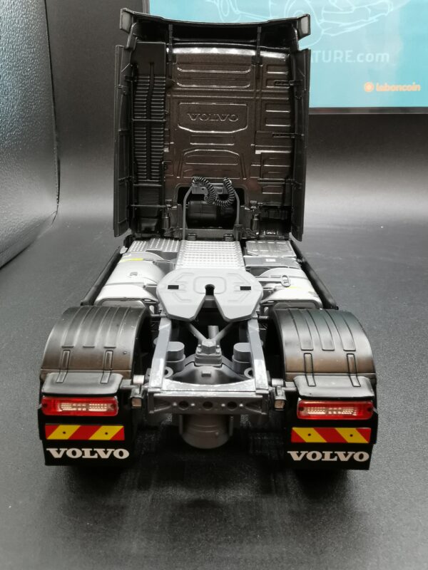 VOLVO FH16 GLOBETROTTER XL BLACK 2022 SOLIDO 1/24 EME – Image 15