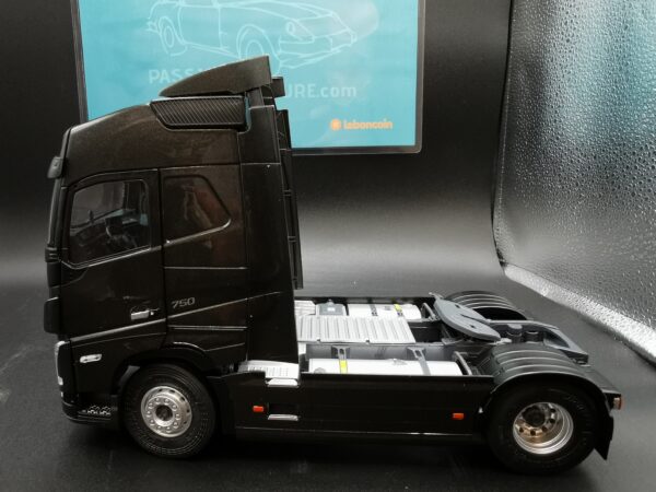 VOLVO FH16 GLOBETROTTER XL BLACK 2022 SOLIDO 1/24 EME – Image 16