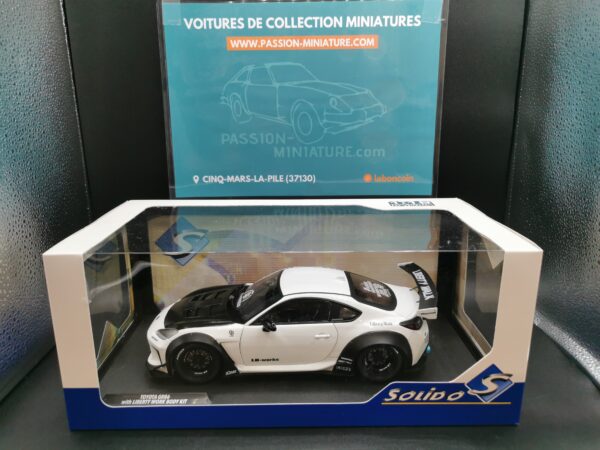 TOYOTA GR86 WITH LBWK BODYKIT PEARL WHITE 2024 SOLIDO 1/18 EME – Image 2