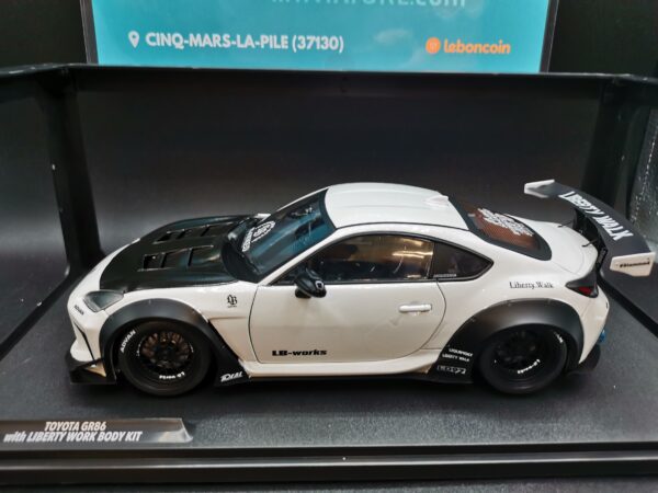 TOYOTA GR86 WITH LBWK BODYKIT PEARL WHITE 2024 SOLIDO 1/18 EME