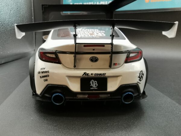 TOYOTA GR86 WITH LBWK BODYKIT PEARL WHITE 2024 SOLIDO 1/18 EME – Image 6