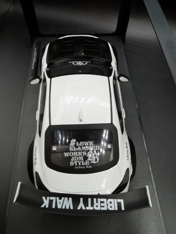 TOYOTA GR86 WITH LBWK BODYKIT PEARL WHITE 2024 SOLIDO 1/18 EME – Image 7