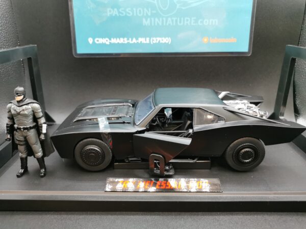 BATMOBILE AVEC BATMAN BLACK JADA 1/18 EME