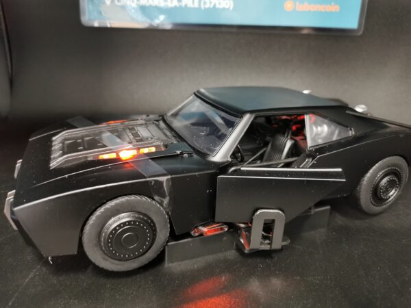 BATMOBILE AVEC BATMAN BLACK JADA 1/18 EME – Image 11