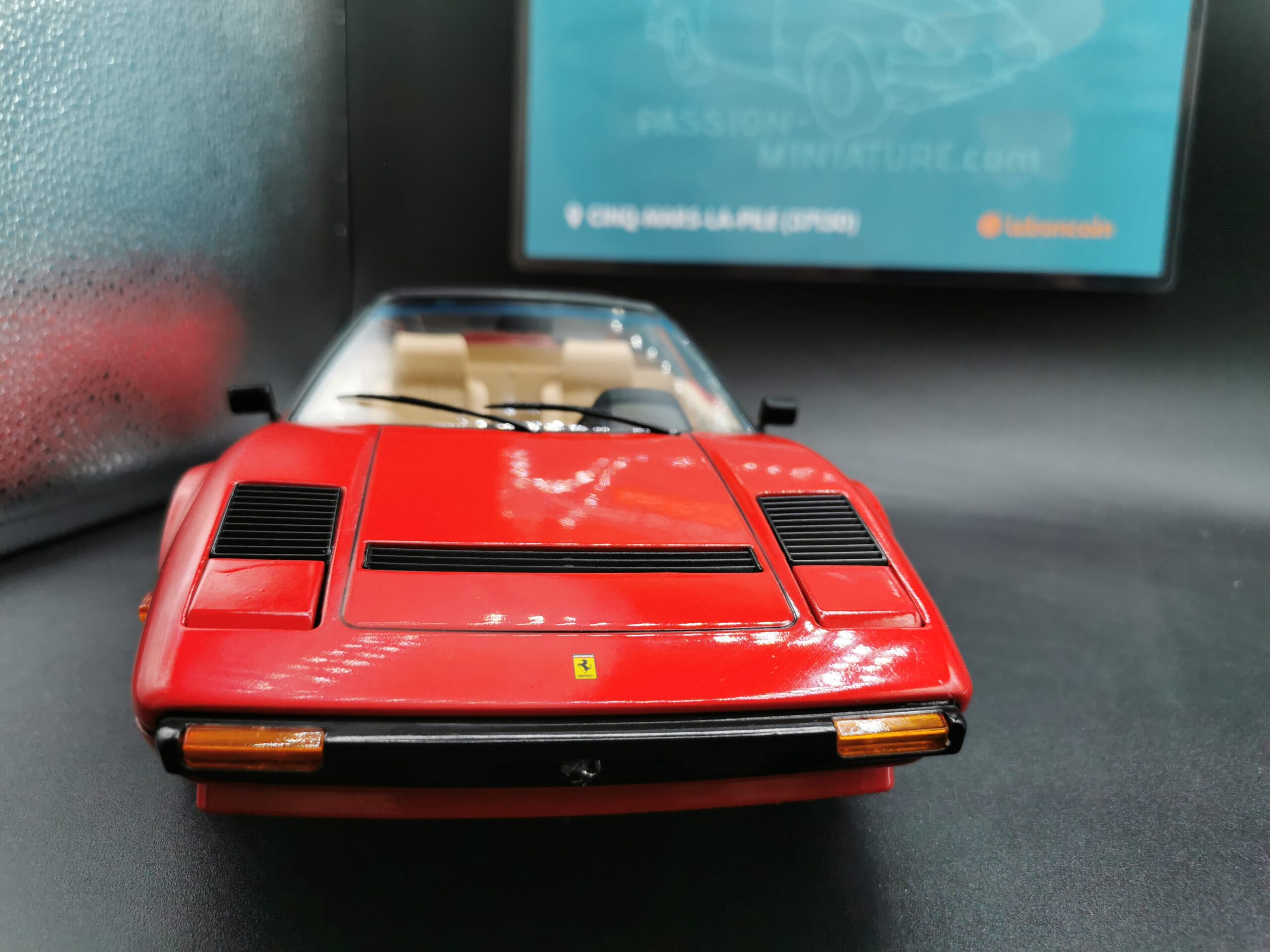 FERRARI 308 GTS QUATTROVALVOLE 1982 ( MAGNUM ) US RED KKSCALE 1/12 EME – Image 13