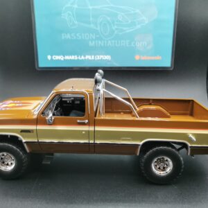 GMC K-2500 SIERRA GRANDE 1982 L'HOMME QUI TOMBE A PIC 1/18 EME GREENLIGHT
